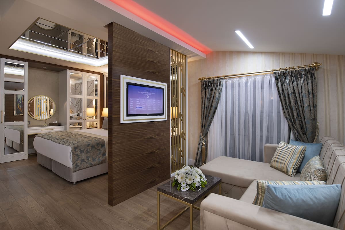 standard suite | living area | 24-inch lcd tv with satellite channels, tv