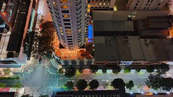 Departamento, con acceso para personas discapacitadas | 2 habitaciones y espacio para trabajar con laptop