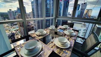 Departamento, con acceso para personas discapacitadas | 2 habitaciones y espacio para trabajar con laptop