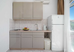 Private kitchen - Studio apartment near the beach(PZ) (Vodice)