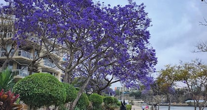 2BR Beautiful River Retreat Pool Wine Gym Netflix