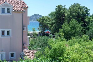 Property grounds - Studio apartment near the beach(KI) (Vodice)