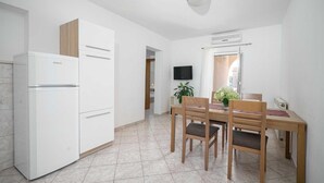 Dining - Apartment for 4 near the beach! (Vodice)