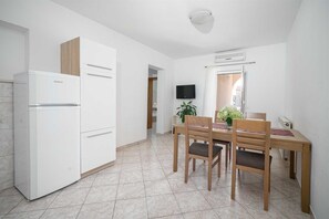 Dining - Apartment for 4 near the beach! (Vodice)