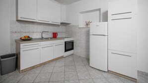 Private kitchen - Apartment for 4 near the beach! (Vodice)