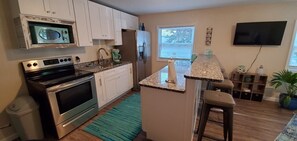 Refrigerador, microondas, horno y parrilla de estufa 