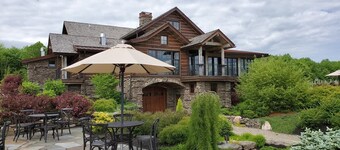 Chloe's Cove at Christopher's Dockside