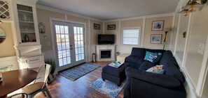 TV, fireplace