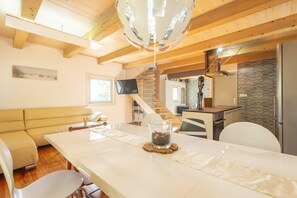 하우스 (Holiday Home) | 객실 내 식사 공간