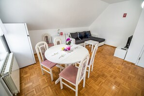 Apartment (One bedroom Apartment 1) | In-room dining