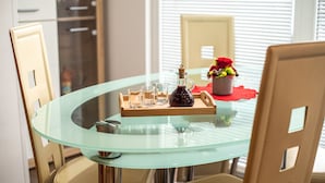 Leilighet (Three Bedroom Apartment) | Spiseområde på rommet