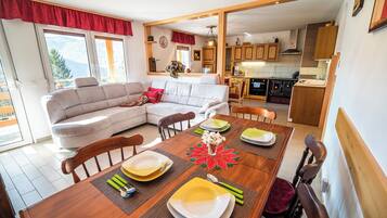 House (Holiday Home) | Living room | TV