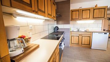 House (Holiday Home) | Private kitchen | Fridge