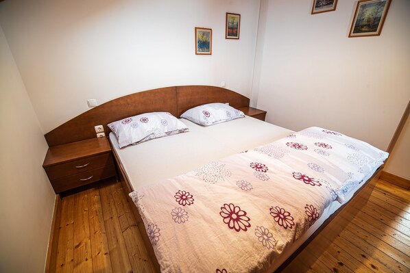 Huoneisto (One bedroom apartment 1) | 2 makuuhuonetta, yksilöllisesti kalustettu