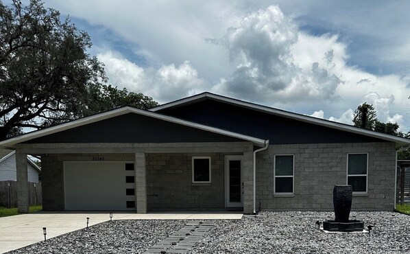 المنشأة من الخارج