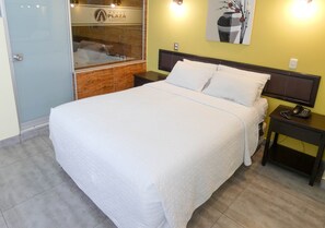 Deluxe Double Room, Hot Tub | Desk, free WiFi, bed sheets - Hotel Plaza by DOT Light (Tacna)
