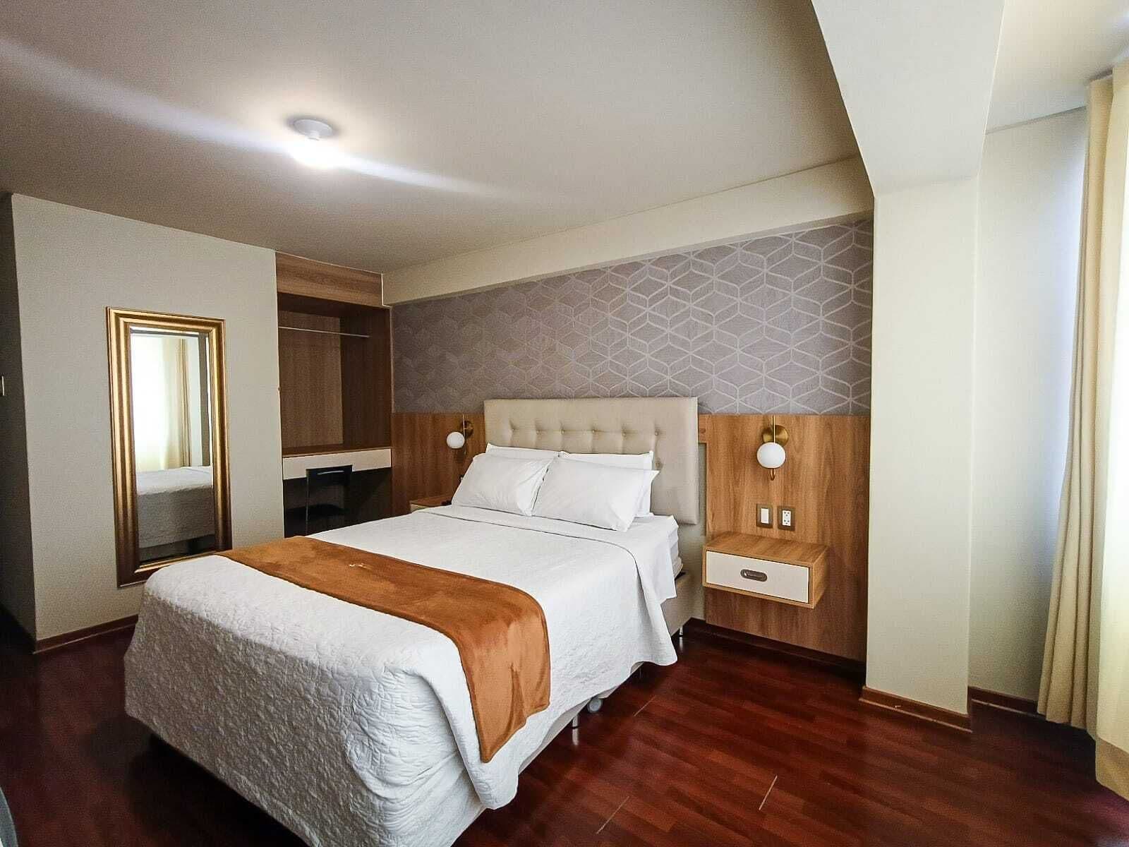 Escritorio, wifi gratis, ropa de cama