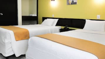 Eenvoudige Twin kamer | Een bureau, gratis wifi, beddengoed