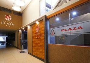 Interior entrance - Hotel Plaza by DOT Light (Tacna)