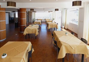 Free daily buffet breakfast  - Hotel Plaza by DOT Light (Tacna)