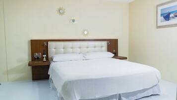 1 habitación, tabla de planchar con plancha, wifi y ropa de cama