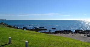 Ranta lähistöllä, rantapyyhkeitä