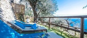 AMORE RENTALS - Maison Don Rafè with Sea View and Solarium