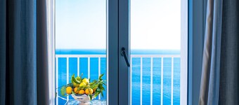 AMORE RENTALS - Maison Don Rafe’ with Sea View and Solarium