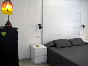 1 slaapkamer, een strijkplank/strijkijzer, gratis wifi, beddengoed