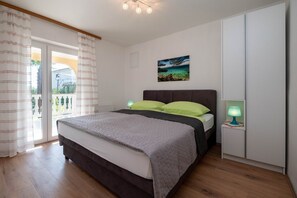 2 bedrooms, WiFi, bed sheets