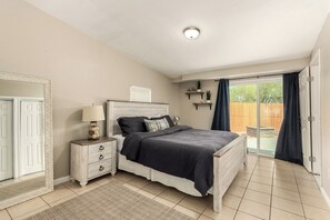 3 slaapkamers, een strijkplank/strijkijzer, wifi, beddengoed