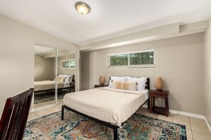 3 slaapkamers, een strijkplank/strijkijzer, wifi, beddengoed