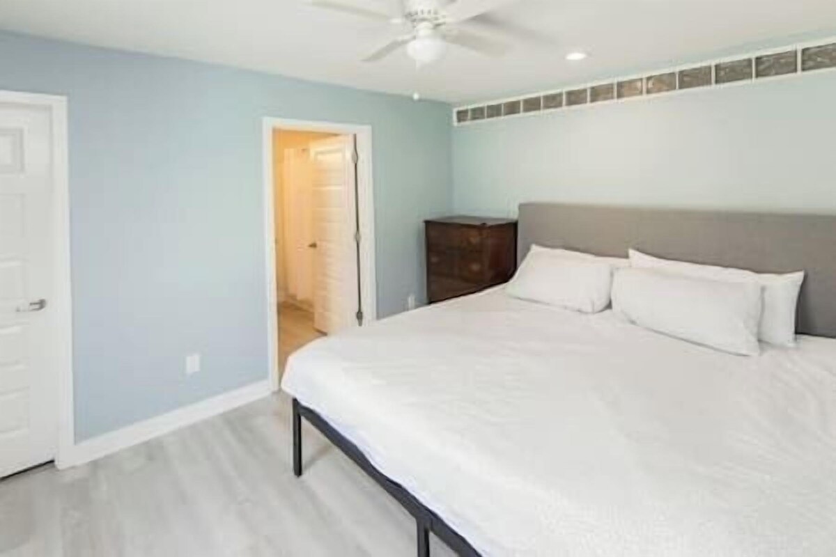 Oceanfront Resort, 1 Block2 Beach304