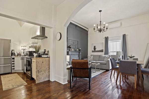 Beautiful Open Concept, 12 Foot Ceilings, Original Hardwood Floors.