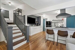 Interior - The Dobbs Beltline - 6 BD/4 BA, Downtown Steps Away (Atlanta)