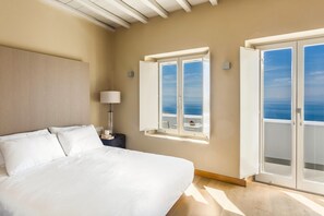 8 chambres, coffres-forts dans les chambres, bureau