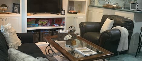 Smart TV, books, stereo