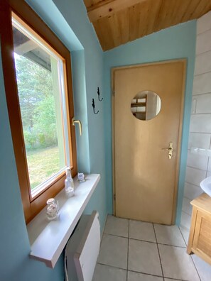 Shower, hair dryer, towels, toilet paper