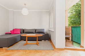 Apartment, 1 Schlafzimmer, Balkon | Wohnzimmer