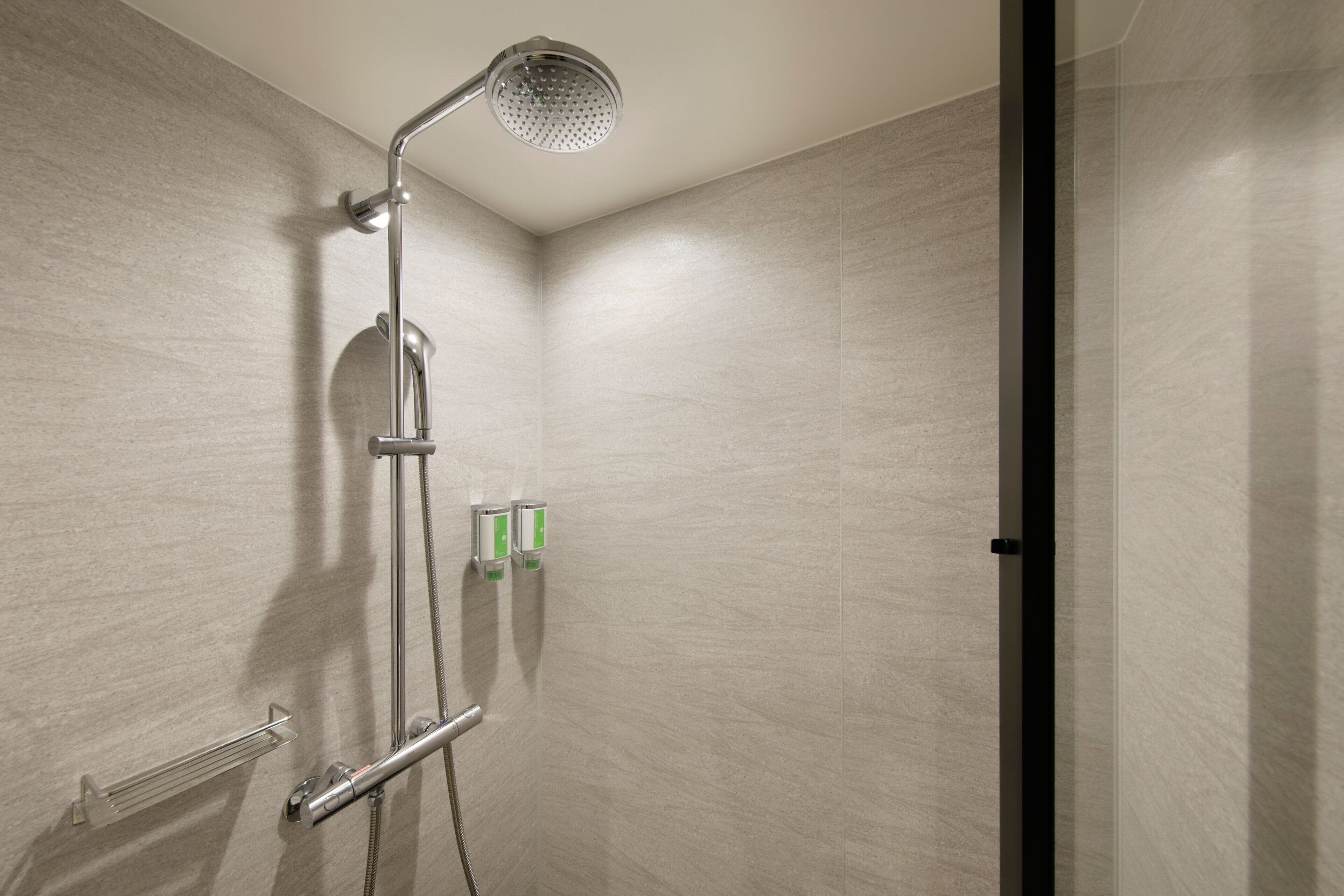 shower, rainfall showerhead, free toiletries, hair dryer