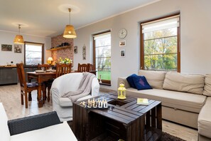 Ferienhaus, 6 Schlafzimmer, Terrasse | Wohnzimmer | Kamin