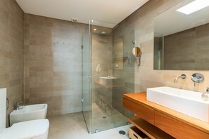 Free toiletries, hair dryer