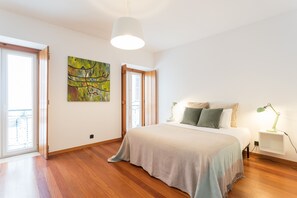 4 chambres, système d’insonorisation, fer et planche à repasser