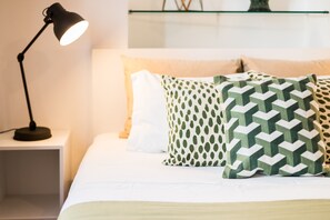 4 bedrooms, soundproofing, iron/ironing board, internet