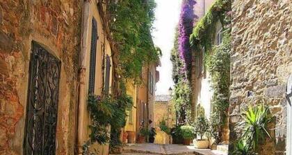 Charming Village House In Grimaud