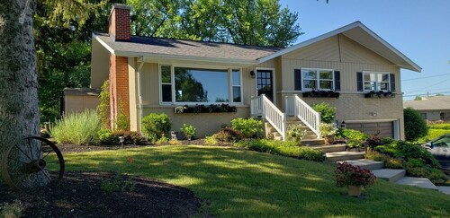 Beach nearby-pure summer/winter magic awaits!