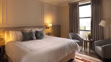 Cozy Nest King Room | Safe på rommet, blendingsgardiner og strykejern/-brett