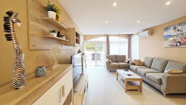 Smart TV, DVD player, books