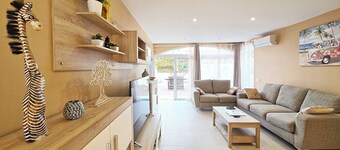 House with private pool near the sea.