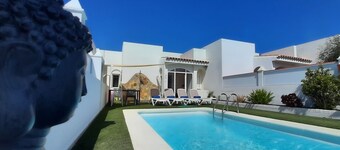 House with private pool near the sea.